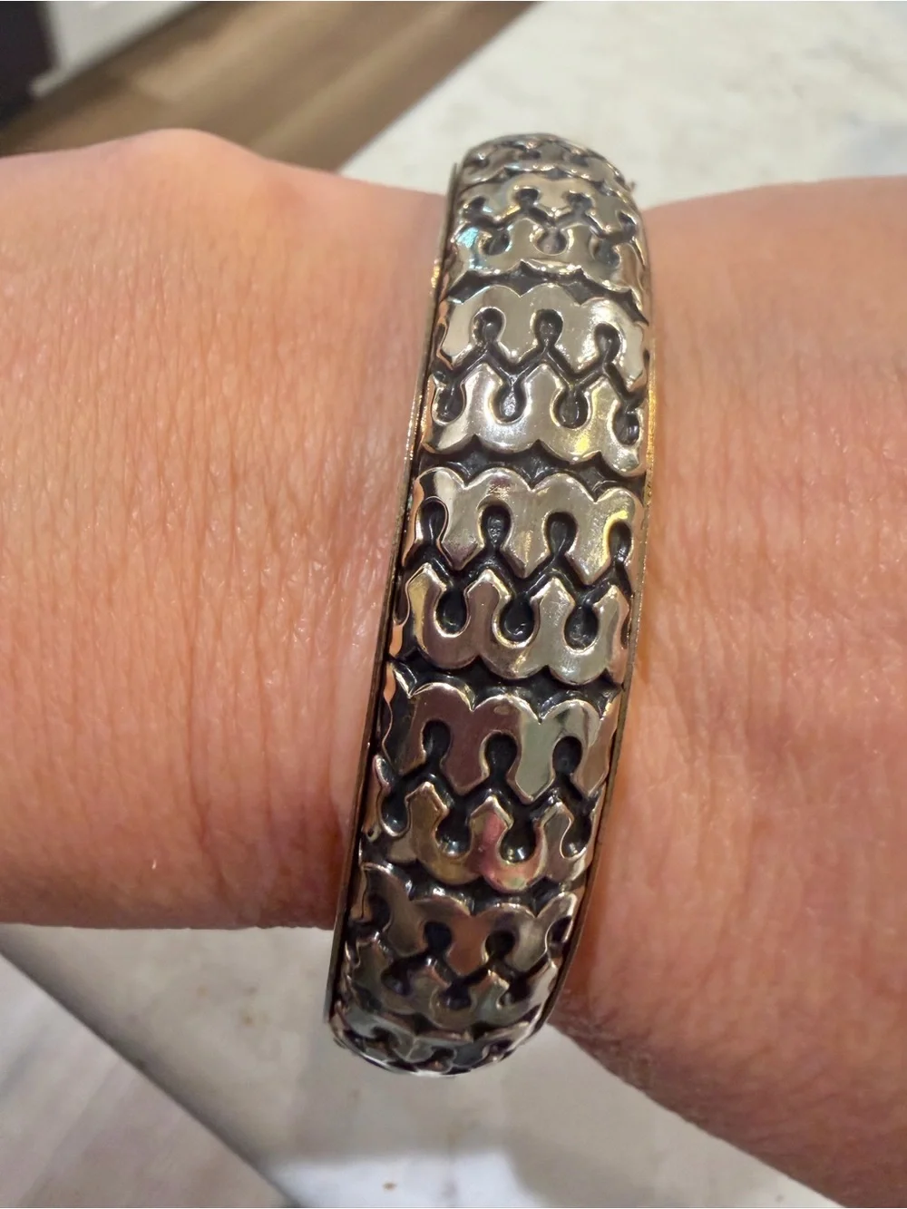 Textured Silver-Tone Patterned Women’s Bangle Bracelet